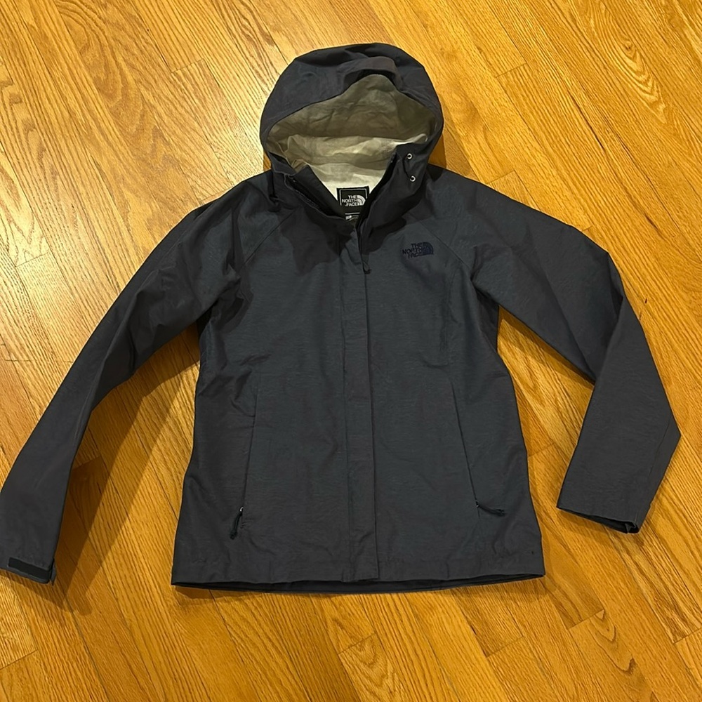 Navy Blue great condition “The North Face” dryvent jacket. Women’s size small.